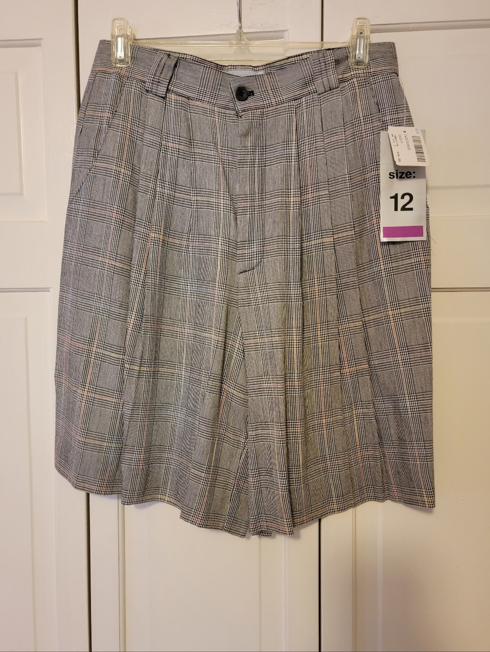 david N. Women's Plaid Pleated Shorts- Gray Size 12 NWT